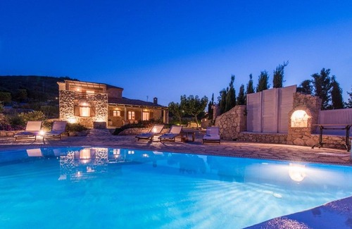 Korithi Villa | Elegant Villa Crystal with Private Pool & Sea Views