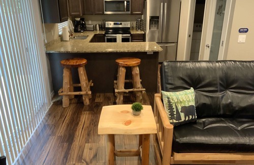 Grants Pass Apartment | Spotless Unit A: Guest Rated 9.8 with Pool & Breakfast