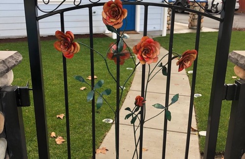 Grants Pass Apartment | Guest Rated: 9.8 for Rose Studio Unit B with Pool & Spa