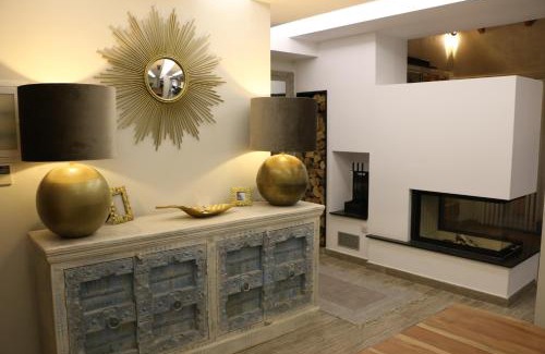 Kolokinthou Apartment | Discover Exzellent ApartAthens: Spacious 4-Star Retreat