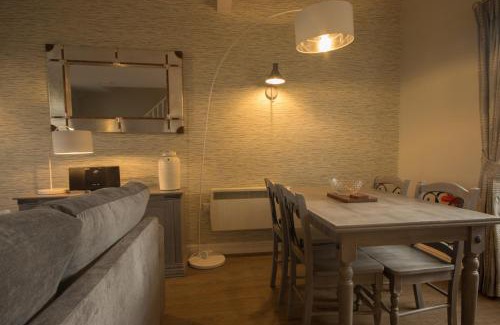Holestone Moor House | Pet-Friendly Eyam Cottage at Darwin Lake Holiday Village