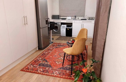 Hout Bay Apartment | Eye2SA- Hout Bay treasure where 3 mountains meet the Atlantic ocean