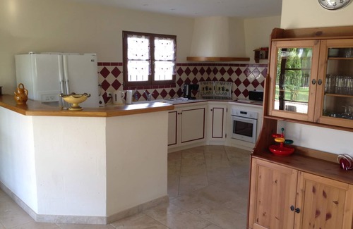 Verquieres House | Guest Rated 10/10: Eyragues Villa with Private Pool & Ocean View