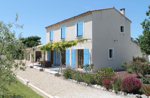 Verquieres House | Guest Rated 10/10: Eyragues Villa with Private Pool & Ocean View