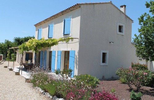 Verquieres House | Guest Rated 10/10: Eyragues Villa with Private Pool & Ocean View
