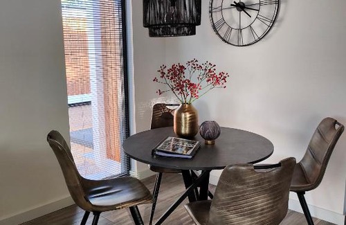 Municipality of Beesel House | Family-Friendly Eyveld Cube Home: Enjoy Unique Stays