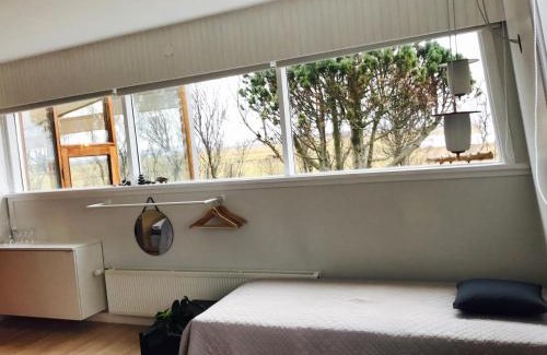 Alftanes House | Explore Eyvindarholt Guesthouse: Oceanfront & Top-Rated Stay