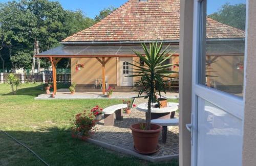 Sarospatak House | Discover Ezüstfenyő Vendégház: Family-Friendly Retreat