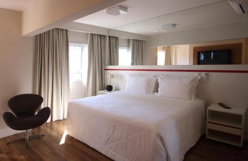 Liberdade Hotel | Discover Ez Aclimação Hotel: Family-Friendly with Pool