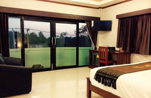 Sukhothai House | Budget-Friendly Stay at EZ House & Cafe with Breakfast