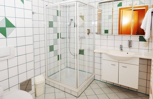 Bad Waltersdorf House | Cozy EZ Sonnenseite with Balcony & Breakfast in Gröbming