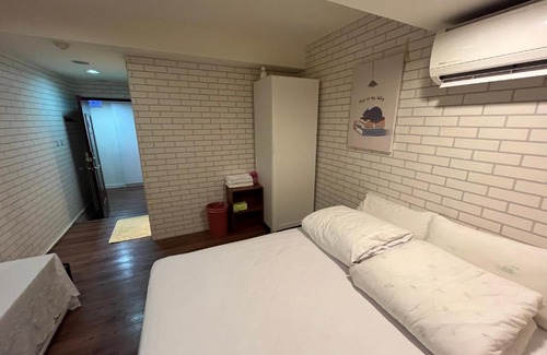 Ximending Hotel | EZ Stay 西門邑居: Family-Friendly with Breakfast Included