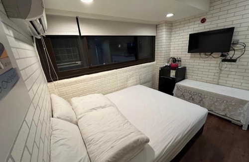 Ximending Hotel | EZ Stay 西門邑居: Family-Friendly with Breakfast Included