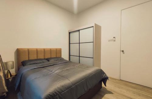 Kuching Apartment | Family-Friendly EzyGo Homestay Kuching with Pool Access