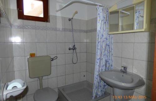 Szantod Apartment | Cozy Fábián Apartman-ház: Family-Friendly & Breakfast Included