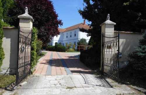 Misefa Bed & Breakfast | Fábiánics Kastély Misefa: Oceanfront Stay with Spa & Pool