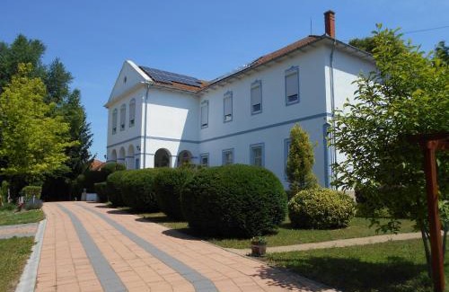 Misefa Bed & Breakfast | Fábiánics Kastély Misefa: Oceanfront Stay with Spa & Pool