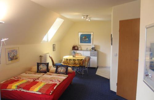 Saarburg Apartment | Fährhaus Ferienwohnung: Family-Friendly Retreat with Dining