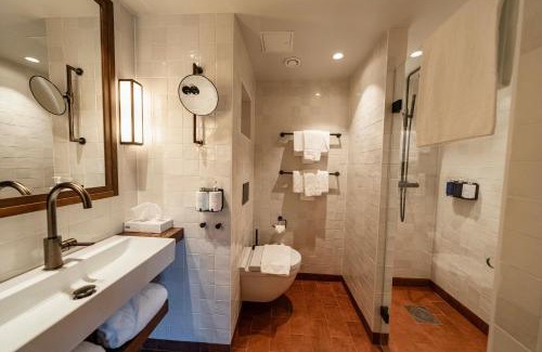 Varmdo Hotel | Delightful Fågelbrohus: Family-Friendly with Pool & Hot Tub