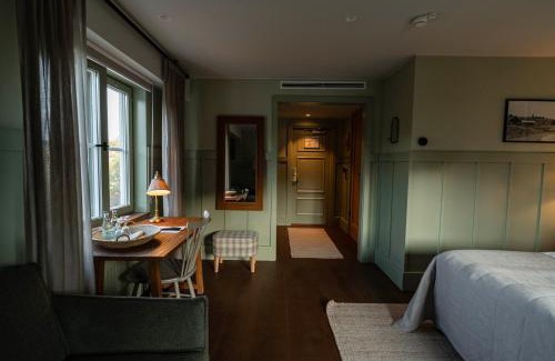 Varmdo Hotel | Delightful Fågelbrohus: Family-Friendly with Pool & Hot Tub