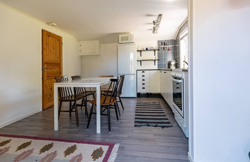 Farosund Cabin | Pet-Friendly Fårösunds Semesterby with Ocean Views & Breakfast