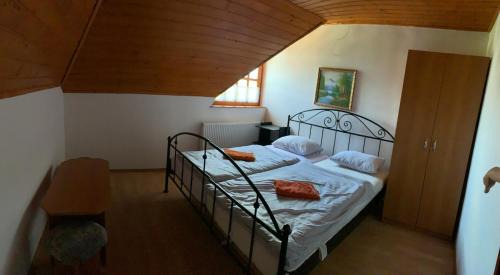 Tiszafured Apartment | Family-Friendly Fészek Apartmanok - 4-Star Comfort Awaits
