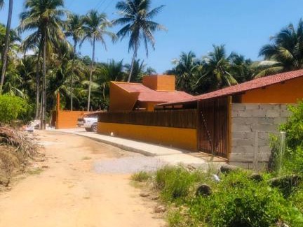 Japaratinga House | Fênix Suítes Pousada: Pet-Friendly Retreat with Pool