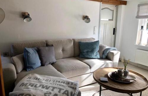 Alkersum House | Discover FöhrLiebt Reetdachhaus: Pet-Friendly Retreat