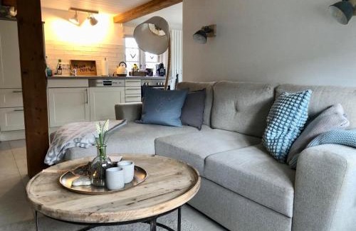 Alkersum House | Discover FöhrLiebt Reetdachhaus: Pet-Friendly Retreat