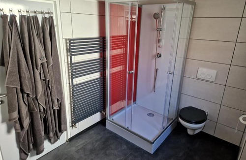 Neu-Anspach House | Föller´s Gästehaus: Family-Friendly with Hot Tub Access