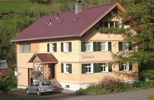 Mellau Apartment | Top-Rated Försterhaus Mellau with Hot Tub & Family Amenities