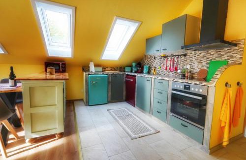 Walporzheim Apartment | Pet-Friendly Försters Weinterrassen: Oceanfront Bliss Awaits