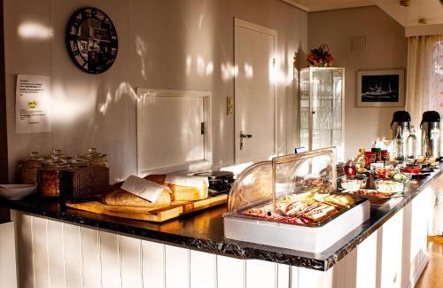 Forde Bed & Breakfast | Discover Comfort at Førde Pensjonat with Pet-Friendly Amenities