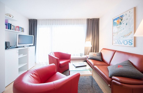 Davos Apartment | Spacious Retreat for 4 Guests in Davos Platz with Pool