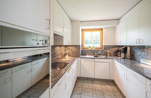 Meierhof Apartment | Spacious Retreat for 6 Guests in Davos Platz