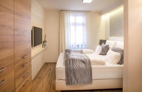 Gyor Apartment | Experience Elegance at Főtér Rezidencia with Ocean Views