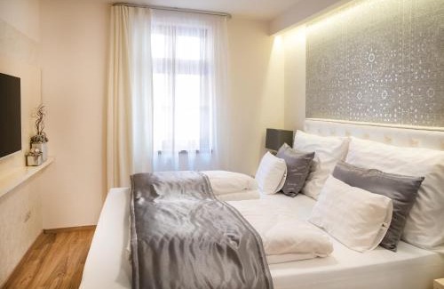 Gyor Apartment | Experience Elegance at Főtér Rezidencia with Ocean Views
