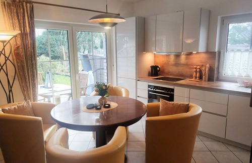 Lietzow Apartment | Rhododendronblüte: Family-Friendly Ocean View Getaway
