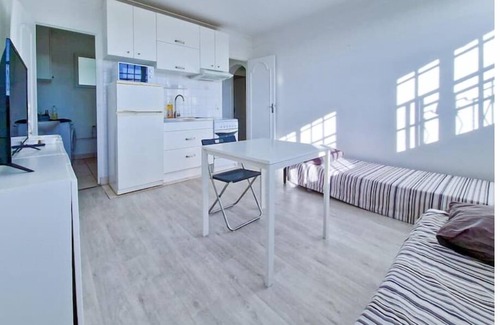 Trappes Apartment | Family-Friendly Retreat with 4 Cozy Beds for Your Stay