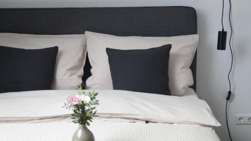Sulzgries Apartment | Cozy F&E Accommodation Near City Center with Family Amenities