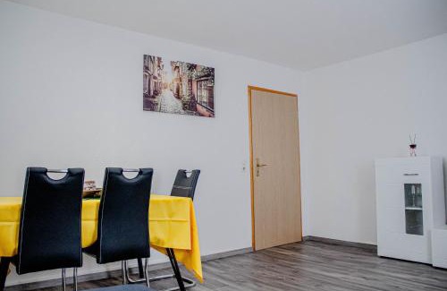 Ilsfeld House | Modern F&F Suites Ilsfeld: Central Apartment with Free Parking