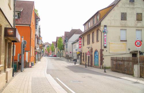 Ilsfeld House | Modern F&F Suites Ilsfeld: Central Apartment with Free Parking
