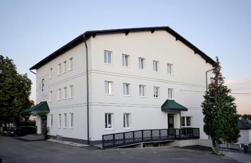 Hoersching Hotel | Budget-Friendly F Hotel with Family Amenities & Great Reviews