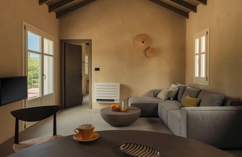 Tselendata Villa | Experience F Topia Angular Villa: Pet-Friendly Oceanfront Retreat