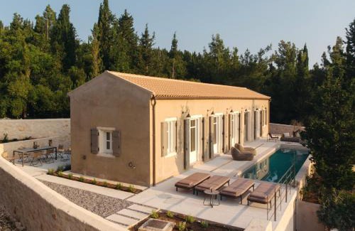 Tselendata Villa | Experience F Topia Villas: Oceanfront, Pet-Friendly Retreat