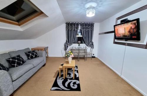 Leeds Apartment | Relax and Unwind at F1 5GH: Free Parking & Fast WiFi