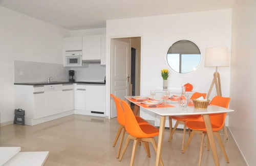 Annecy-le-Vieux Apartment | Elegant F1 bis with Pool, Tennis & Lake Views Awaits You