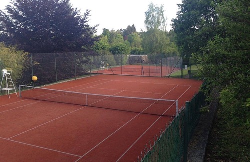 Annecy-le-Vieux Apartment | Elegant F1 bis with Pool, Tennis & Lake Views Awaits You