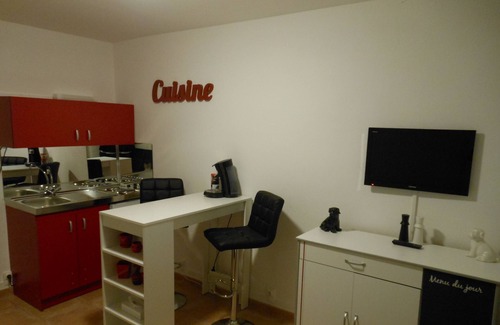Malesherbes Apartment | Comfortable F1 Furnished Downtown Near Fontainebleau
