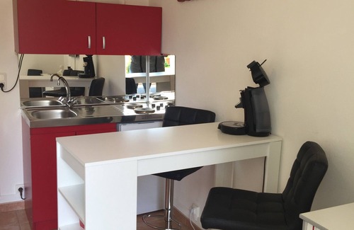 Malesherbes Apartment | Comfortable F1 Furnished Downtown Near Fontainebleau
